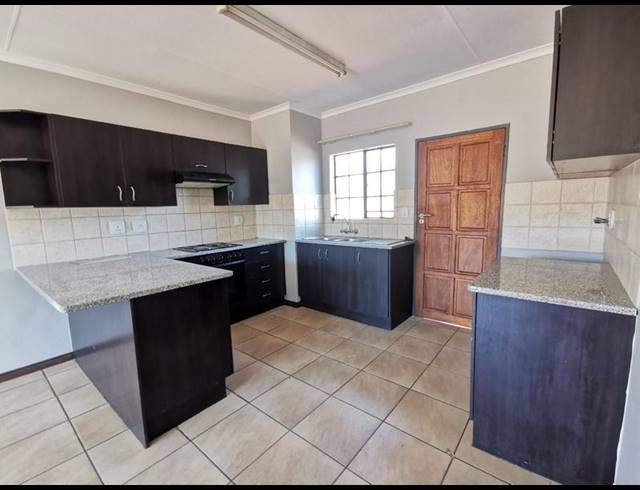 2 BEDROOM TOWNHOUSE FOR SALE IN MEYERTON CENTRAL